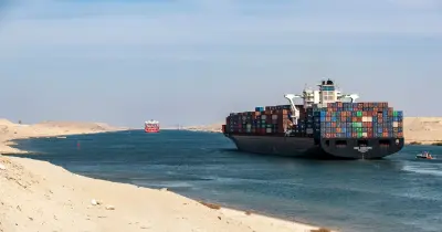 خسائر قناة السويس بسبب الهجمات على السفن بمضيق باب المندب