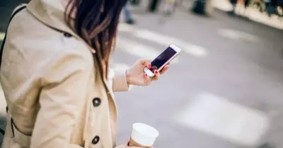 أمريكا تفرض غرامة على كتابة الرسائل عبر الهاتف أثناء المشي