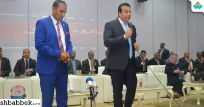 وزير التعليم العالي للصحفيين: اهتموا بإيجابيات الجامعات
