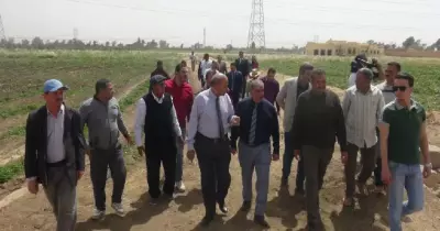 رئيس جامعة المنيا يجتمع بأعضاء مركز البحوث والتجارب الزراعية (صور)