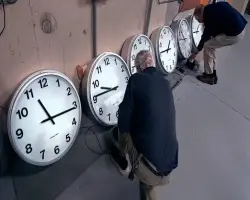 ميعاد تغيير الساعة 2026.. اظبط ساعتك