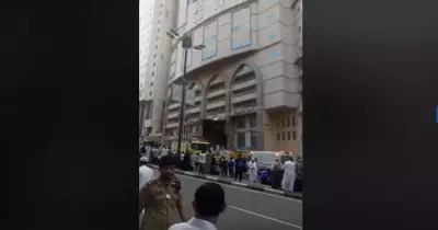 شاهد حريق هائل في فندق بمكة يضم نزلاء مصريين