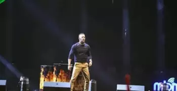 المنصة الآن.. محمد رمضان يغني «نمبر ون» دعما للرئيس السيسي