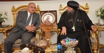 رئيس جامعة أسيوط يزور عدد من الكنائس لتهنئة الأقباط بعيد القيامة المجيد (صور)