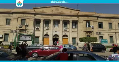 «اعتذري وهتكملي الامتحان».. سحب ورقة طالبة بآداب القاهرة