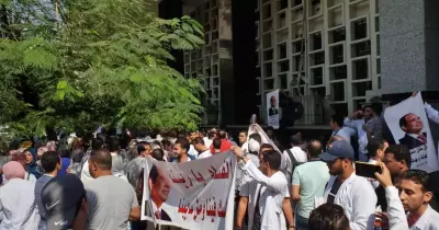 طلاب كليات العلوم الطبية يتظاهرون أمام وزارة التعليم العالي (صور)