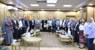 رئيس جامعة بنى سويف يشيد بمشاريع طلاب كلية الإعلام