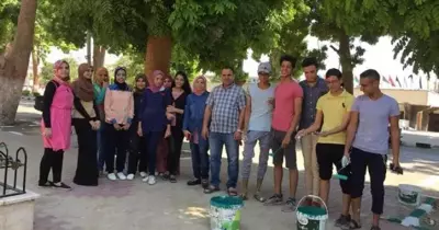 طلاب بـ«تربية أسيوط» يشاركون في حملة تجميل الكلية