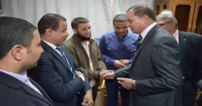 كيف يؤدي الطلاب المكفوفين امتحاناتهم في جامعة سوهاج؟