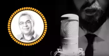 كايروكي يغني لروح أحمد خالد توفيق.. لقد شاب صغيرك يا أمي