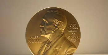 المجري كراسنهوركاي يحصد جائزة نوبل للآداب 2025.. رواياته ساخرة