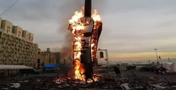 حرق «مجسم الثورة» في لبنان