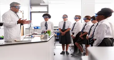 امتحانات كتاب الأضواء شهر نوفمبر science للصف الثاني الإعدادي 2026 بالإجابات