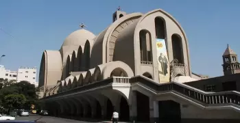 انفجار داخل الكاتدرائية المرقسية بالعباسية «صور»