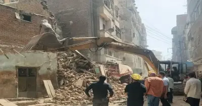 انهيار عقار طنطا.. سقوط السقف على مسنة ونجلها (صور)