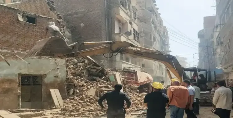  انهيار عقار طنطا.. سقوط السقف على مسنة ونجلها (صور) 