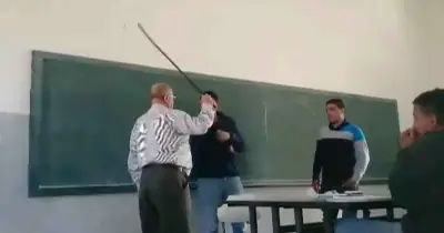 فيديو للمزاح.. ضبط 3 طلاب للاعتداء على مدرسهم بالقليوبية