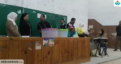 عميدة كلية الآداب جامعة بنها تتفقد انتخابات اتحاد الطلاب