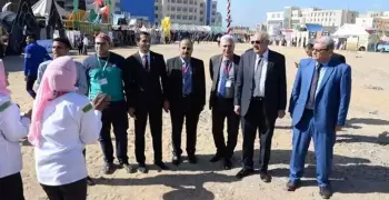 رئيس جامعة المنصورة يتفقد الوفد المشارك بفعاليات أسبوع شباب الجامعات