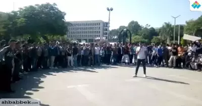 شاهد مواهب طلاب جامعة أسيوط في الغناء.. لا يفوتك عرض التنورة