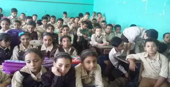 وزارة التعليم تعلن تغيير طريقة جلوس الطلاب في الفصول (صورة)