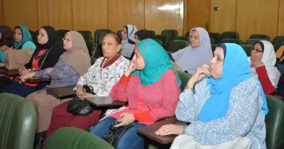 ندوة تثقيفية بجامعة أسيوط عن سرطان الثدي وفحص مجاني للسيدات