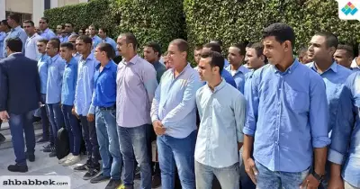 رئيس جامعة الأزهر ووزير الأوقاف في صفوف منتظمة مع الطلاب لتحية العلم