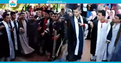 بالمزمار البلدي و«الجلاليب».. حفل تخرج طلاب تربية سوهاج (فيديو)