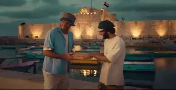 إعلان بيبسي الجديد.. محمد صلاح ولوفرين يتجولان في شوارع الإسكندرية (فيديو)