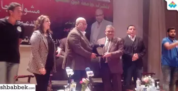 بيومي فؤاد: مفيش حد في بلدنا بيموت من الجوع وطلاب عين شمس: «لا فيه»
