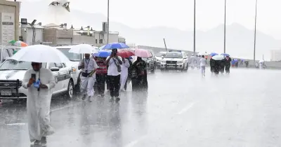 أمطار رعدية غزيرة تضرب مكة المكرمة وتحذيرات من السيول (فيديو)