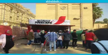 للترويج لـ«كيس جديد».. شركة نسكافيه تعرض منتاجاتها بجامعة القاهرة