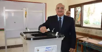 رئيس جامعة أسيوط يشارك في الاستفتاء على التعديلات الدستورية (صور)