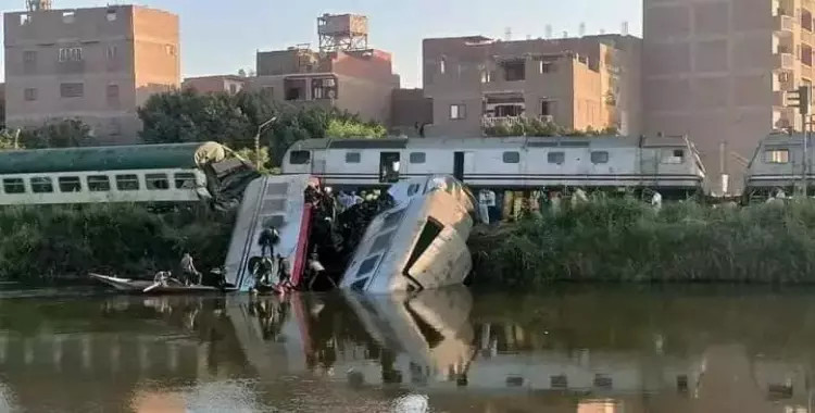  تابع حادث المنيا اليوم بالصور .. القطارات تغوص في الترعة 