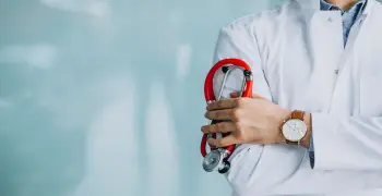 بأمر الرئيس.. حزمة حكومية لزيادة أجور الأطباء