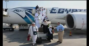 مطار القاهرة يستقبل العائدين من الحج (صور)