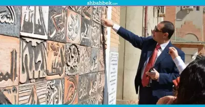 عليها أسماء الله الحسنى.. رئيس جامعة بورسعيد يفتتح جدارية بـ«تربية نوعية»