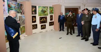 القوات المسلحة تحتفل بيوم الشهيد بنشاط الرسم على الزجاج