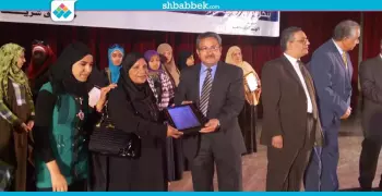 صور| تجارة أسيوط تكرم 40 أمّا مثالية