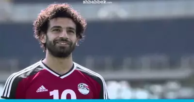 في أول يوم دراسة.. محمد صلاح ينصح طلاب جامعة حلوان (صور)