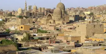 مقابر باب النصر.. الأهالي يتسلمون الرفات على طريقة «صرخة نملة»