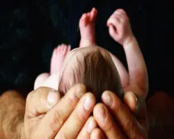 المؤبد لزوجين من المشردين و3 أشخاص آخرين بتهمة بيع طفل رضيع بالغربية