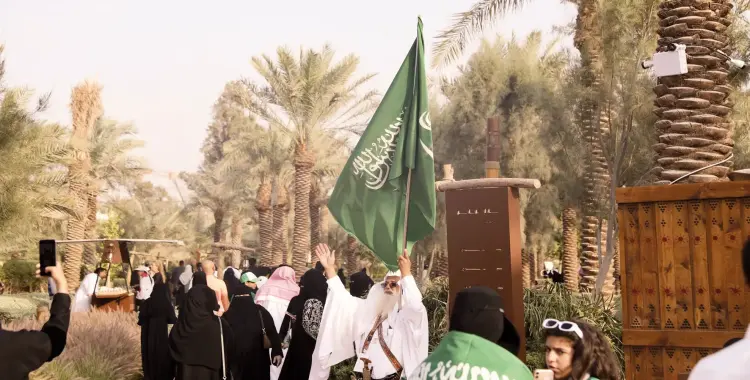  أعلام اليوم الوطني 95.. أسعار كل الأشكال والأحجام 