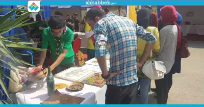 صور| جوالة عين شمس تعلم الطلاب الحرق على الجلد والنحت على الزلط