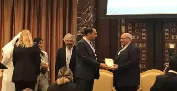 جامعة عجمان تكرم رئيس جامعة عين شمس عبدالوهاب عزت (صور)