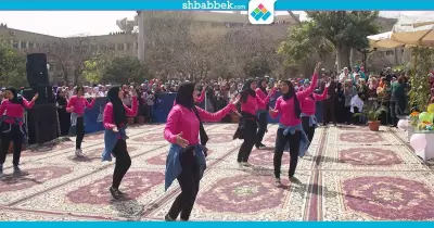 في« يوم المرأة».. عروض استعراضية وغناء بـ«بنات عين شمس» (صور)