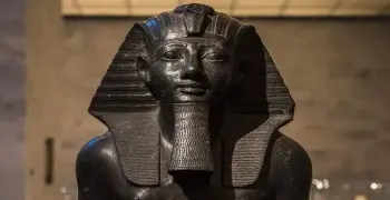 هولندا تعيد لمصر تمثالا نادرا بعد سرقته وتهريبه في أحداث 2011