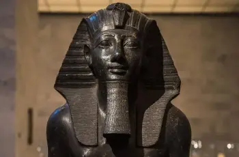 هولندا تعيد لمصر تمثالا نادرا بعد سرقته وتهريبه في أحداث 2011