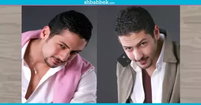شاهد عمرو سمير يلعب مع طفل ويتحدث مع الشباب عن التغيير