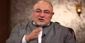 حكم ضرب الزوجة.. خالد الجندي يوضح الحكم الشرعي والقانوني (فيديو)